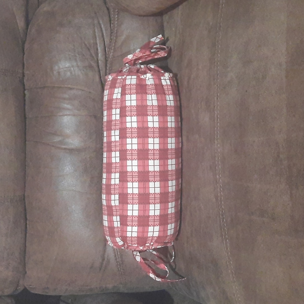 Neck roll pillow